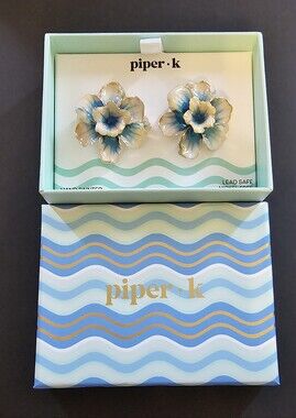 Piper·k Blue and Cream Flower Earrings